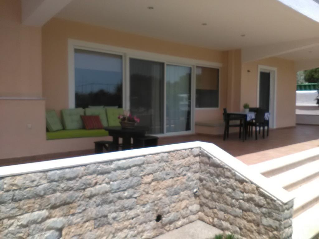 Marathon Beachside Villa 100M From The Beach 斯尼斯 外观 照片