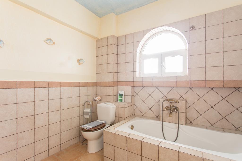Marathon Beachside Villa 100M From The Beach 斯尼斯 外观 照片
