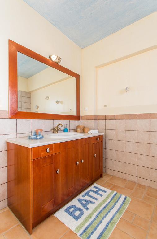 Marathon Beachside Villa 100M From The Beach 斯尼斯 外观 照片