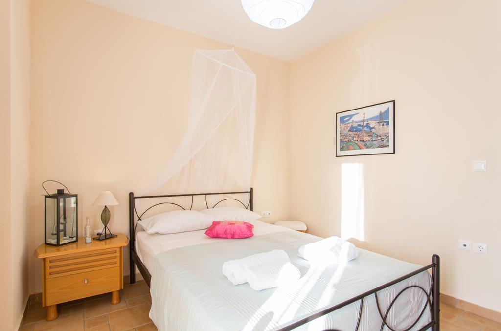 Marathon Beachside Villa 100M From The Beach 斯尼斯 外观 照片