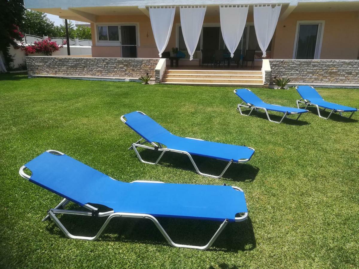 Marathon Beachside Villa 100M From The Beach 斯尼斯 外观 照片