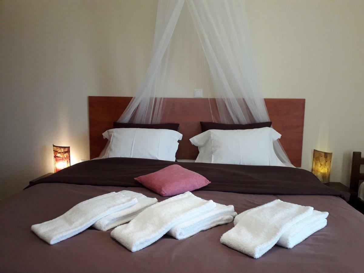 Marathon Beachside Villa 100M From The Beach 斯尼斯 外观 照片