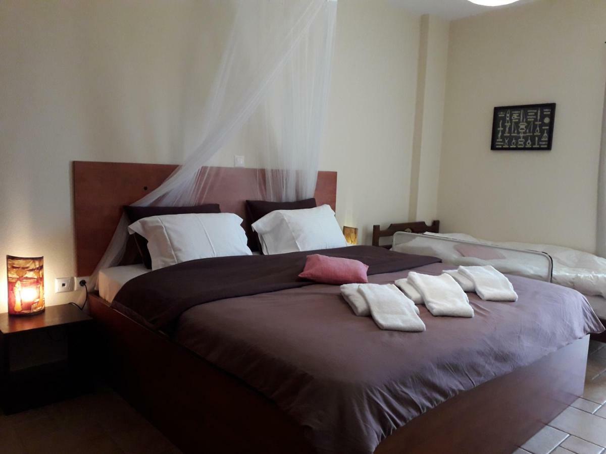 Marathon Beachside Villa 100M From The Beach 斯尼斯 外观 照片